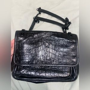 SAINT LAURENT NIKI EMBOSSED SHOULDER BAG.